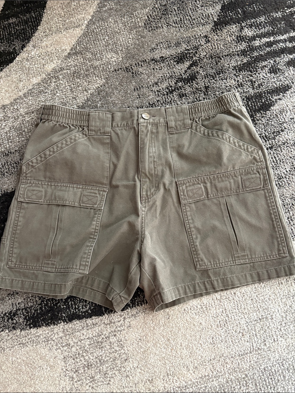 Men's Cabela’s Olive Cargo Shorts - size 38